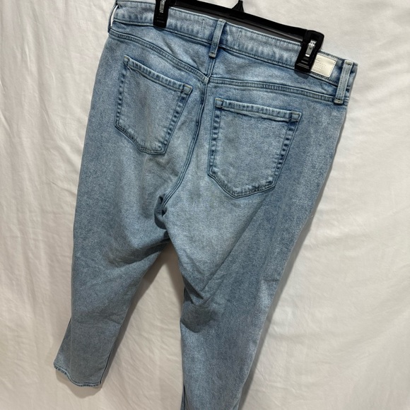 Hollister Ultra High Rise Mom Jeans Distressed Ripped Light Wash 33x27 Grunge - Picture 9 of 15